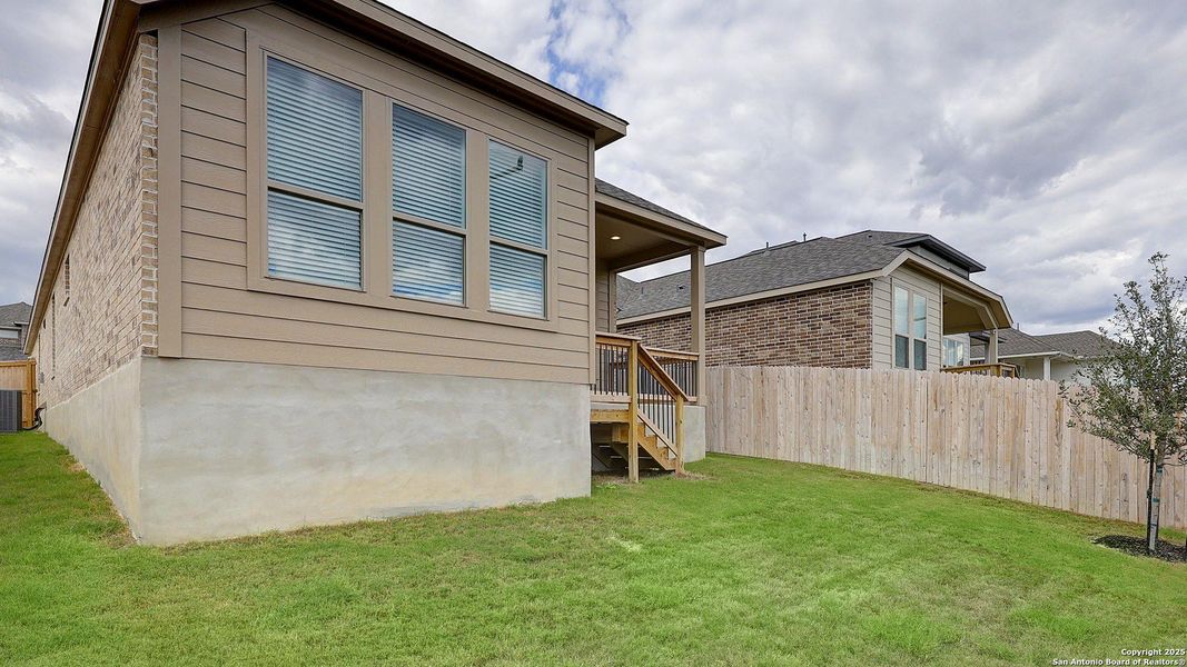 Exterior details and patio area of a home in Ladera 40', San Antonio (Image 28).