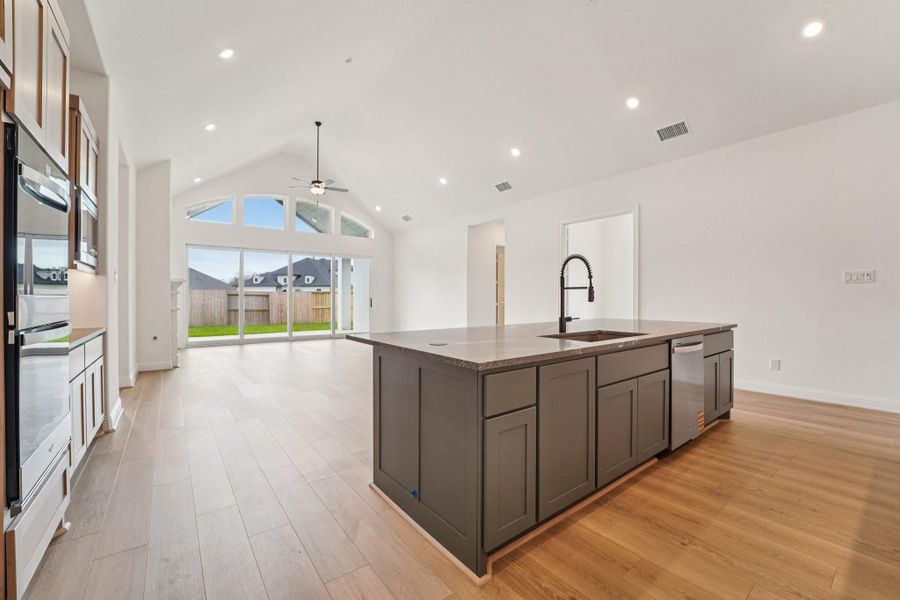 Furnished interior view inside a new home in Sienna 65', Missouri City (Image 26).
