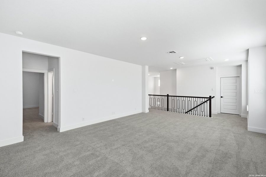 Spacious, unfurnished interior of a new home in Prominence Urban, San Antonio (Image 30).