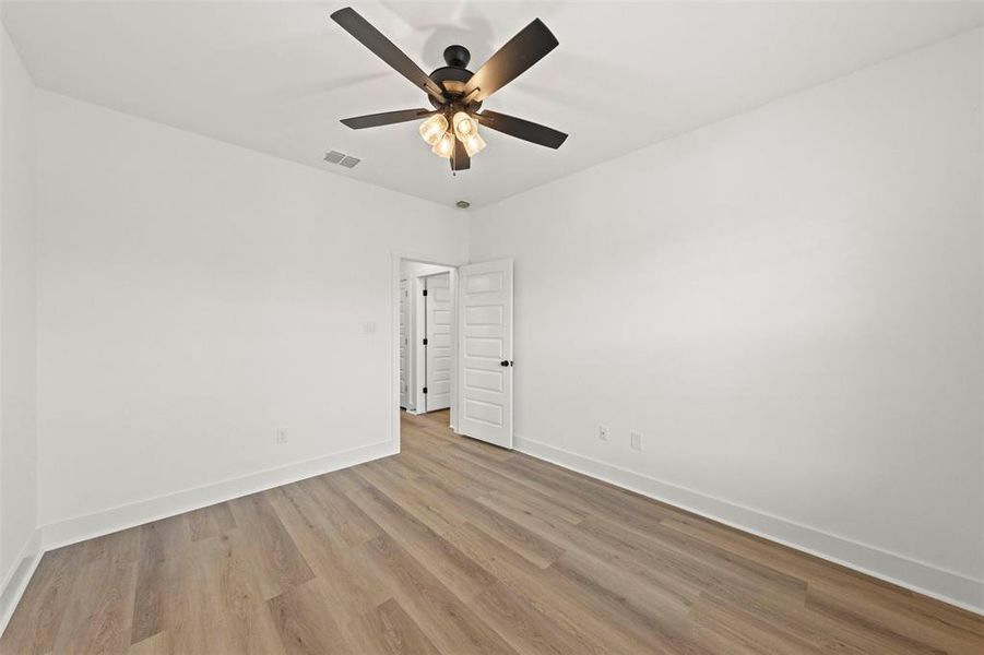 Unfurnished room featuring light wood finished floors and a ceiling fan
