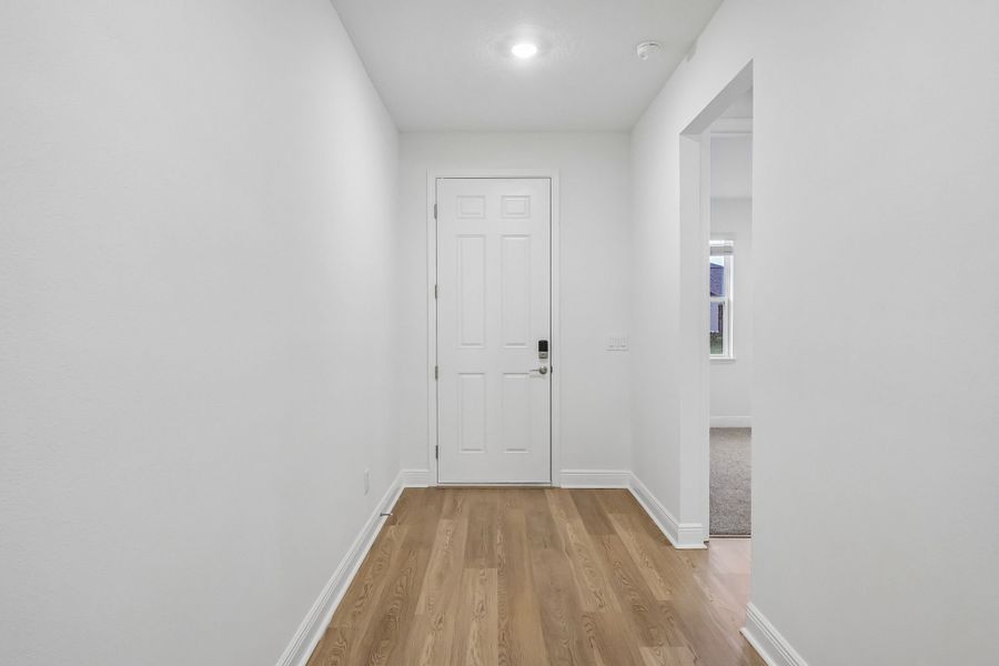 Spacious, unfurnished interior of a new home in Legends Preserve - Signature Series, Daytona Beach (Image 9).