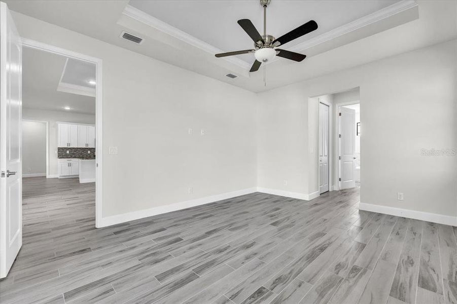 Spacious, unfurnished interior of a new home in , Cape Coral (Image 30).