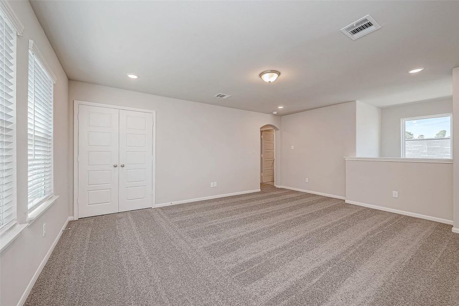 Spacious, unfurnished interior of a new home in Woodland Lakes, Houston (Image 35). Spacious, unfurnished interior of a new home in Woodland Lakes, Houston (Image 35).