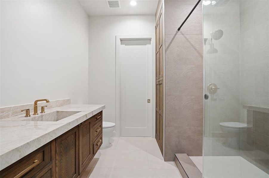 Furnished interior view inside a new home in , Fort Worth (Image 32). Furnished interior view inside a new home in , Fort Worth (Image 32).