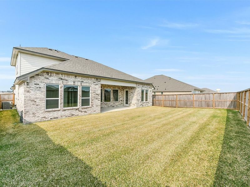 Exterior details and patio area of a home in Lago Mar, Texas City (Image 21).