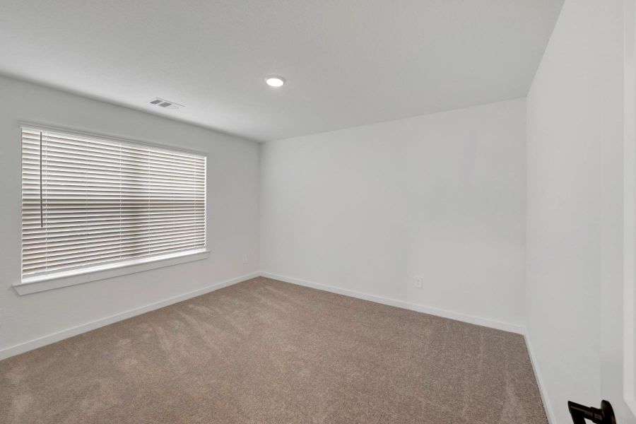 Spacious, unfurnished interior of a new home in Sorella, Tomball (Image 26).