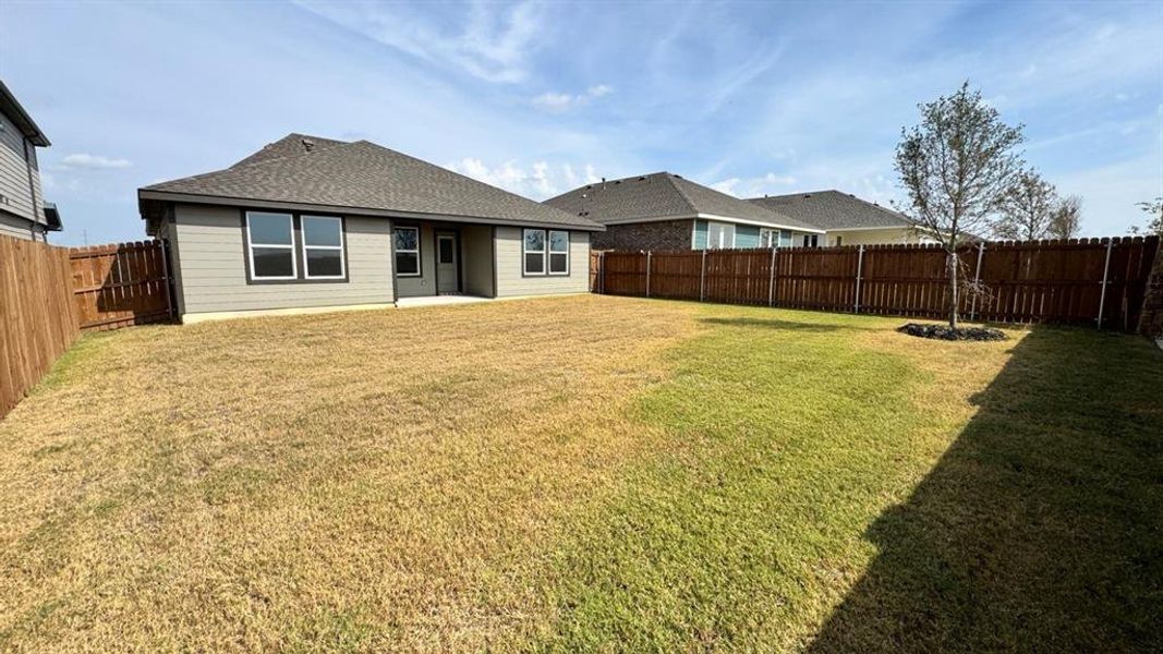 Exterior details and patio area of a home in Rock Creek Ranch, Fort Worth (Image 3).