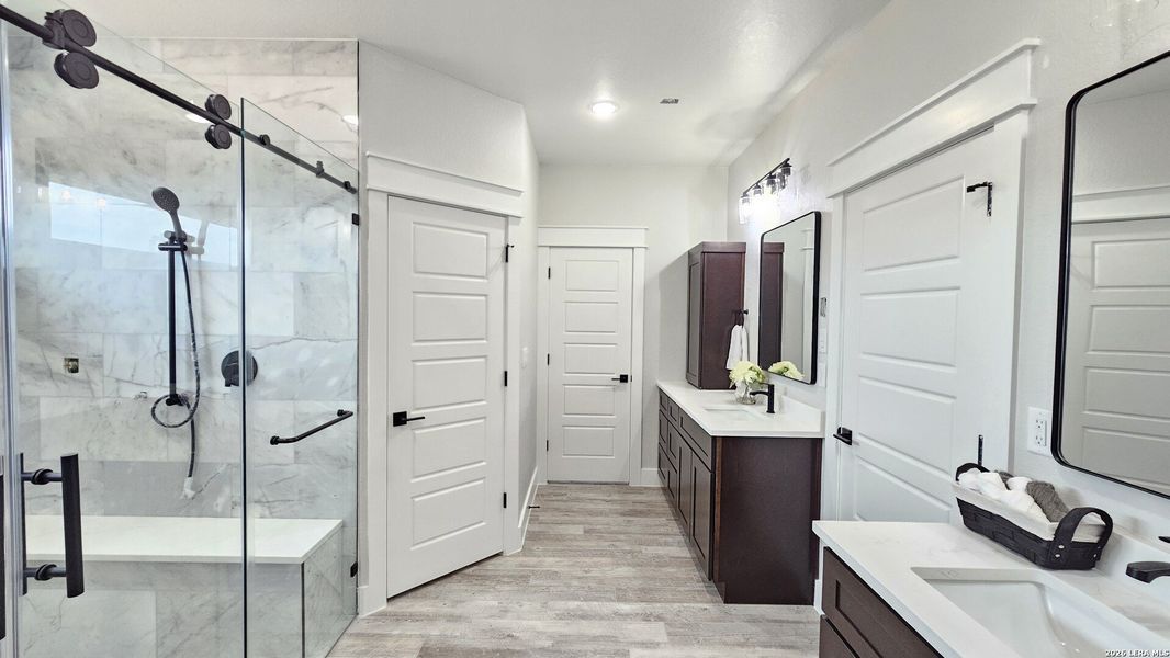 Furnished interior view inside a new home in , La Vernia (Image 27).