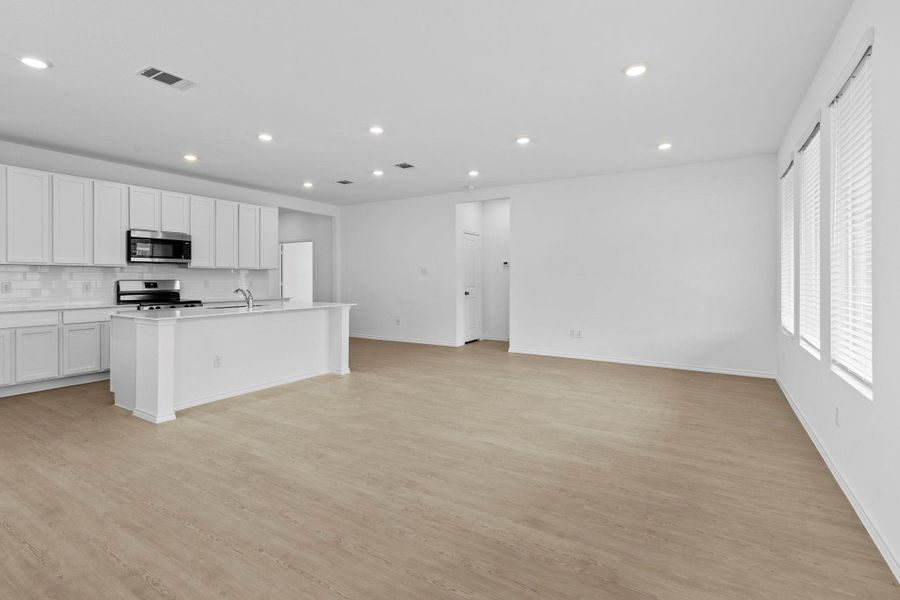 Spacious, unfurnished interior of a new home in Clayton Ranch, Copperas Cove (Image 27).