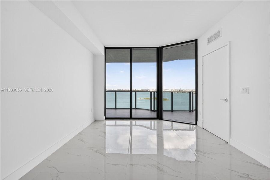 Spacious, unfurnished interior of a new home in , Miami (Image 27).