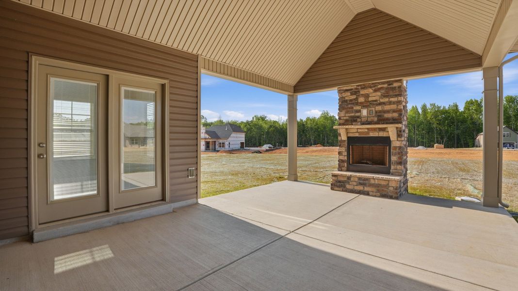 Exterior details and patio area of a home in Stillwater, Tullahoma (Image 4).
