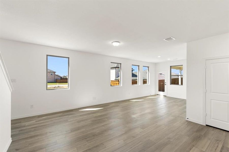 Spacious, unfurnished interior of a new home in Devonshire 40s, Forney (Image 19).