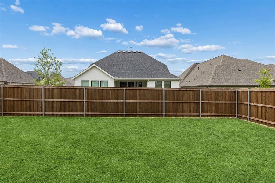 Exterior details and patio area of a home in , Lavon (Image 4).