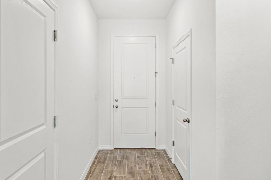 Spacious, unfurnished interior of a new home in Shenandoah Reserve, Orlando (Image 44).