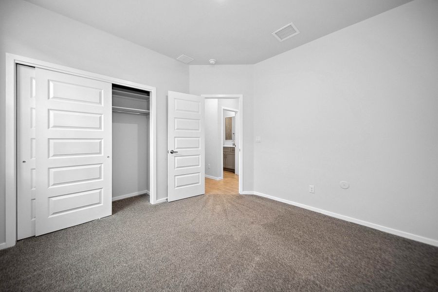 Representative unfurnished interior of a home built from the Roswell by Hakes Brothers in Summer Sky North, El Paso (Image 11).