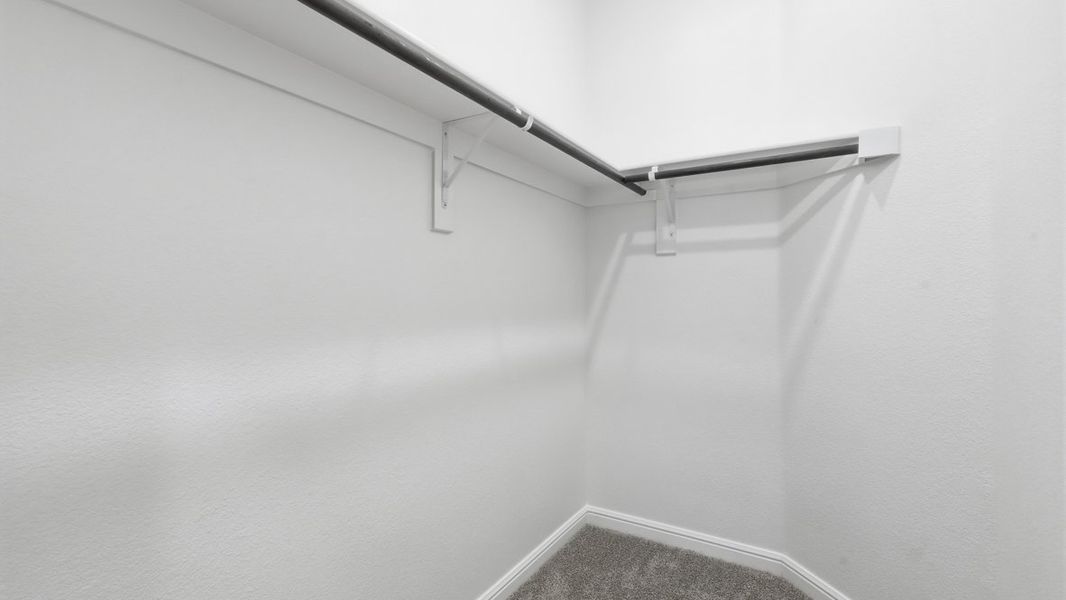 Spacious, unfurnished interior of a new home in Saratoga, Granbury (Image 17).