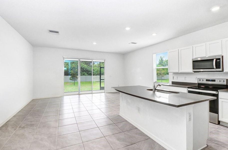 Furnished interior view inside a new home in , Apollo Beach (Image 10).