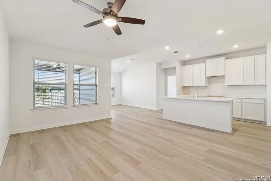 Spacious, unfurnished interior of a new home in Catalina, Converse (Image 40).