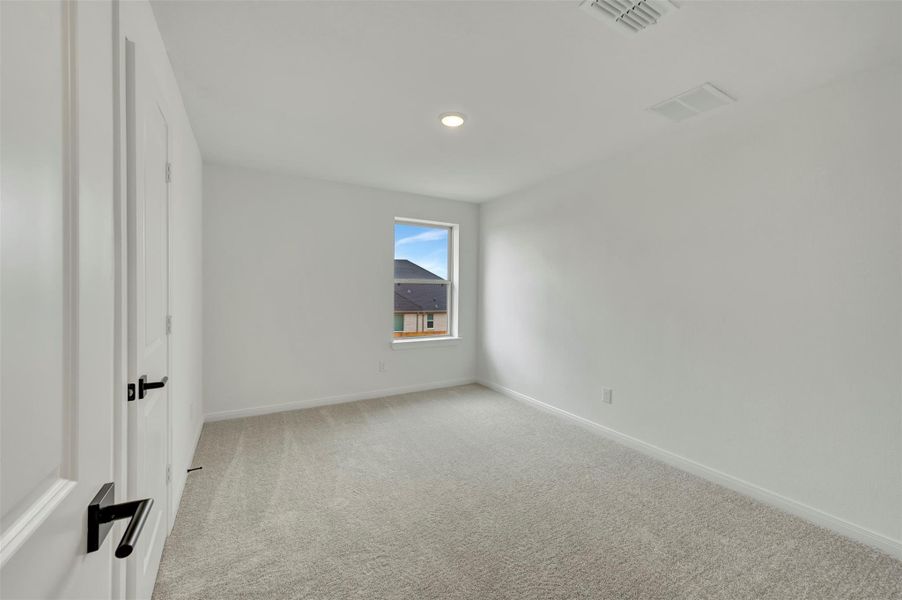 Spacious, unfurnished interior of a new home in Beacon Point at Lago Mar 50’ Homesites, Texas City (Image 24).