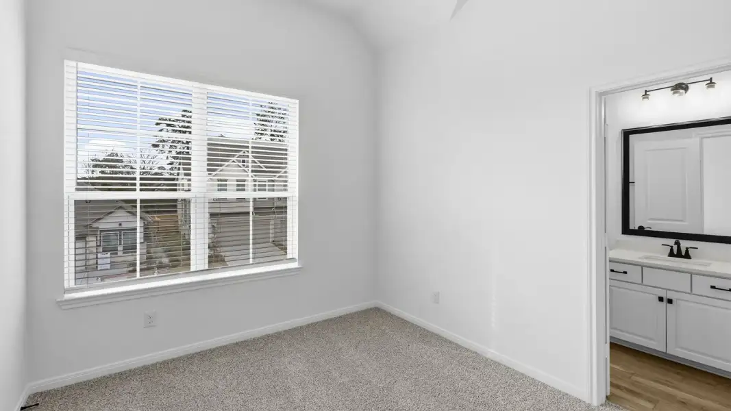 Spacious, unfurnished interior of a new home in Woodforest, Montgomery (Image 16).
