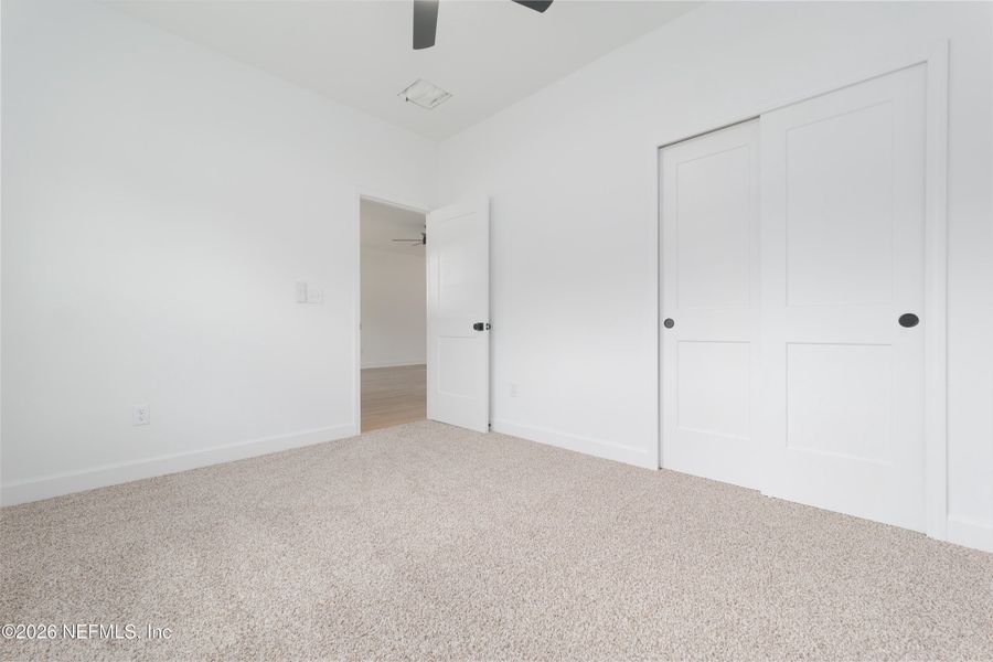 Spacious, unfurnished interior of a new home in , Middleburg (Image 24).