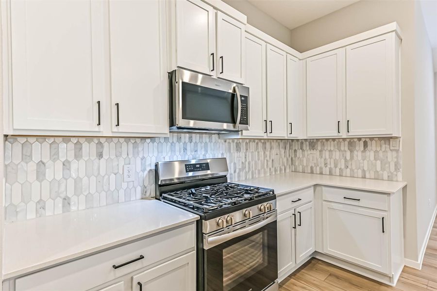 Furnished interior view inside a new home in Lago Mar, Texas City (Image 17).