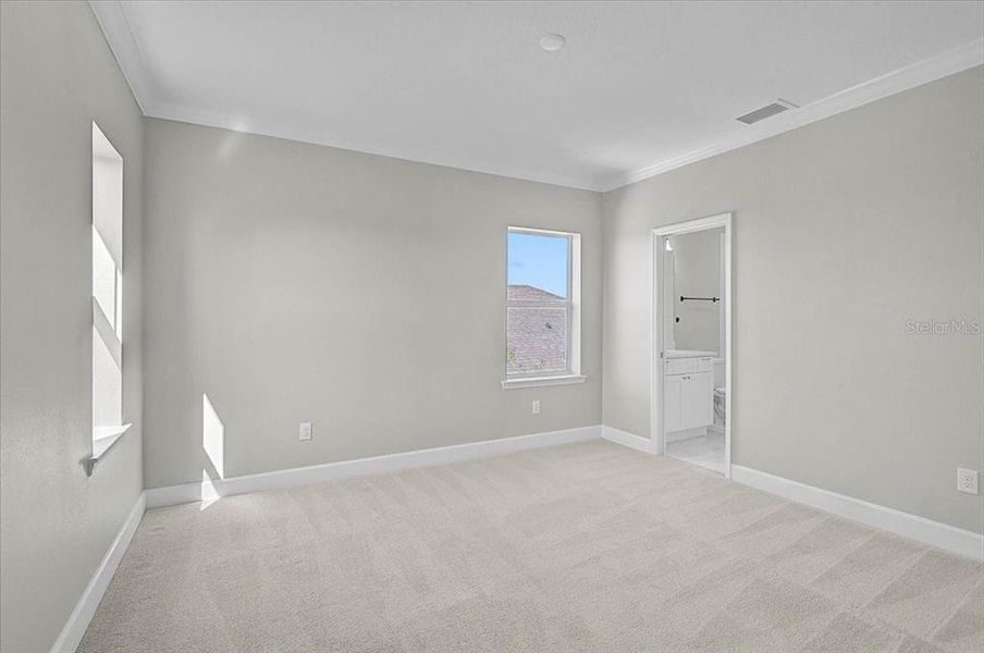 Spacious, unfurnished interior of a new home in , Sarasota (Image 37).