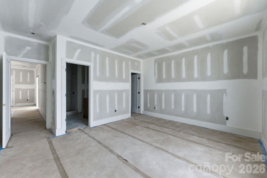 Fourth bedroom w/ en suite