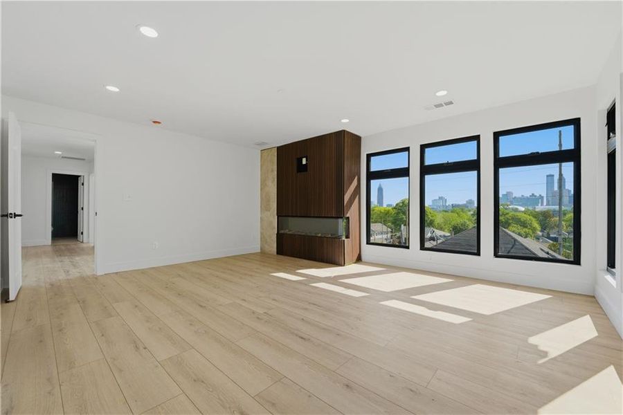 Spacious, unfurnished interior of a new home in , Atlanta (Image 32).