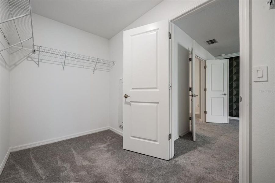 Spacious, unfurnished interior of a new home in , Land O' Lakes (Image 26).