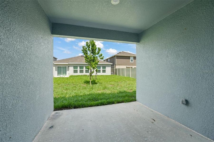 Exterior details and patio area of a home in Peace Creek Reserve, Winter Haven (Image 25).