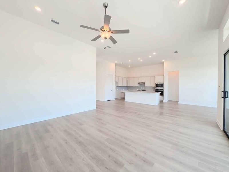 Spacious, unfurnished interior of a new home in Polo Ridge, Mesquite (Image 14).