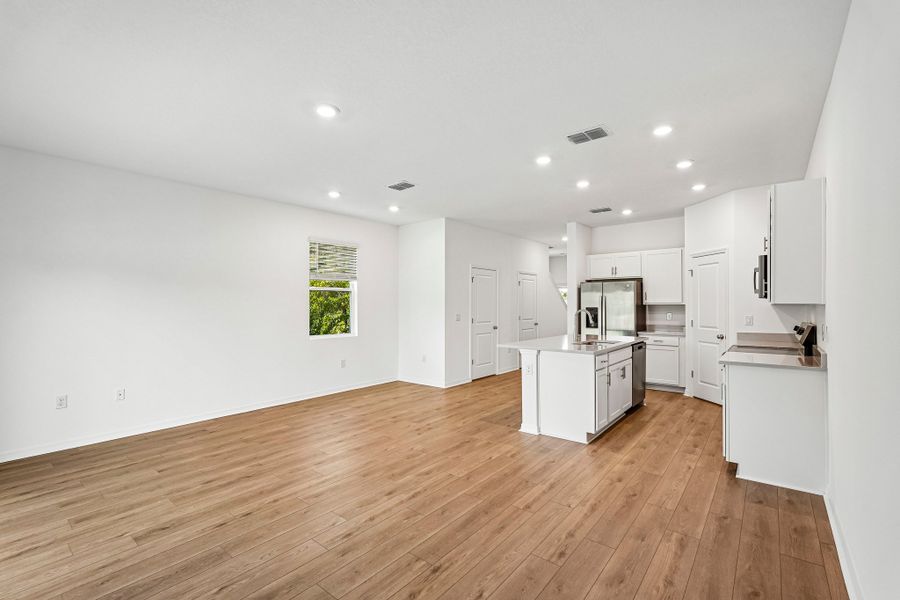 Spacious, unfurnished interior of a new home in The Towns at Tiburon, Nokomis (Image 11).