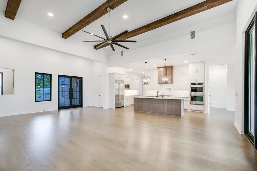 Spacious, unfurnished interior of a new home in , Horseshoe Bay (Image 18).