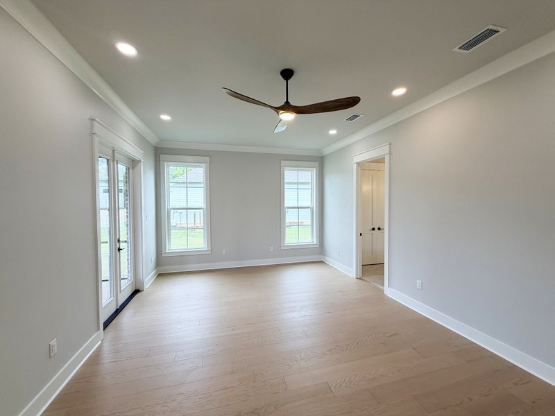 Spacious, unfurnished interior of a new home in Steamboat Landing at Hammock Bay, Freeport (Image 39).