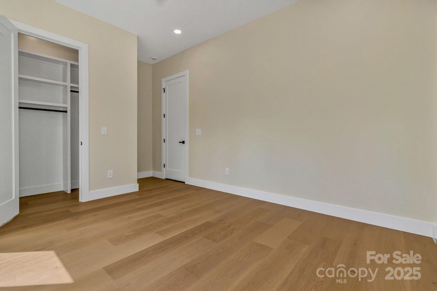 Spacious, unfurnished interior of a new home in , Fairview (Image 39).