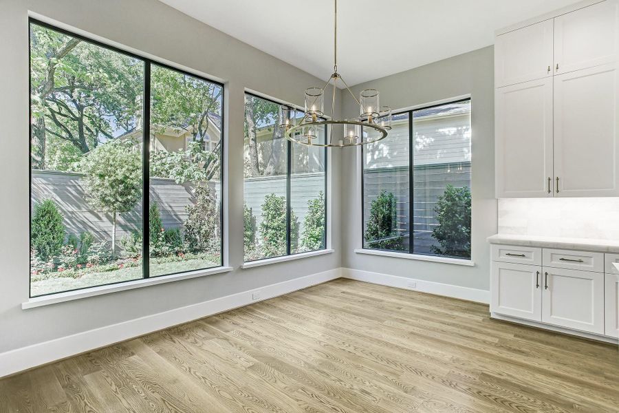 Large breakfast room. Large breakfast room.