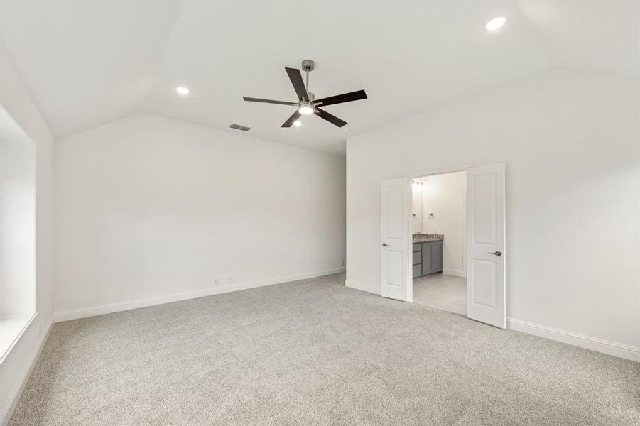 Spacious, unfurnished interior of a new home in Somerset, Venus (Image 23).
