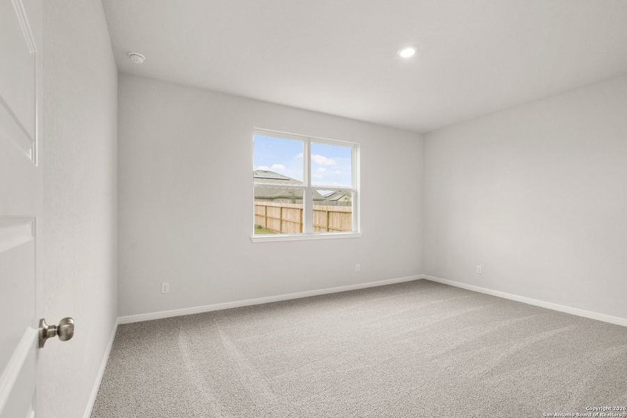 Spacious, unfurnished interior of a new home in Cinco Lakes, San Antonio (Image 14).