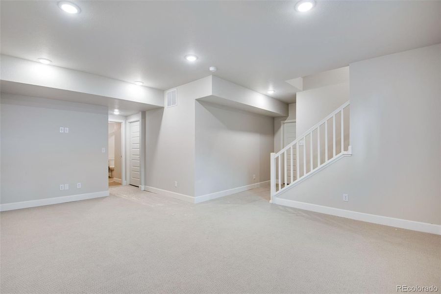 Spacious, unfurnished interior of a new home in Prelude at Sterling Ranch, Littleton (Image 37).