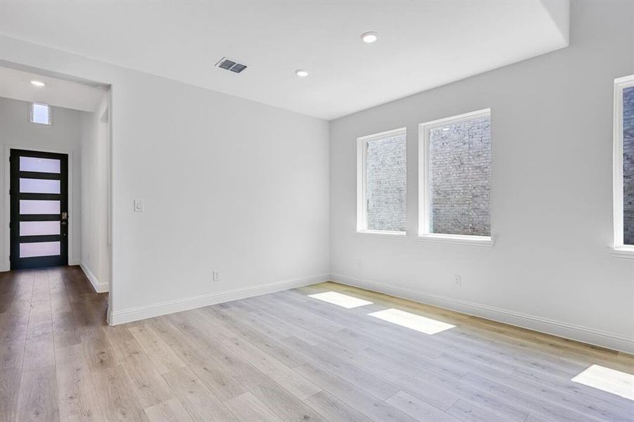 Spacious, unfurnished interior of a new home in Stoneridge, Melissa (Image 31).