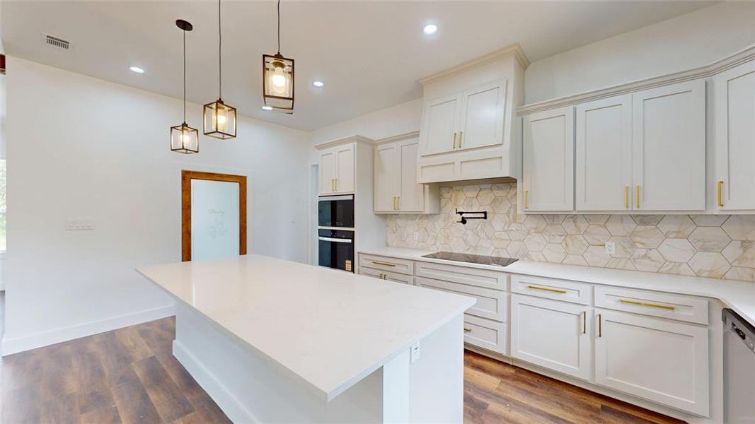 Furnished interior view inside a new home in , Cleburne (Image 15).
