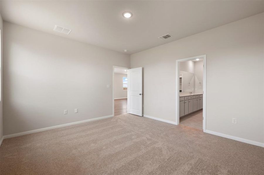 Spacious, unfurnished interior of a new home in The Colony, Bastrop (Image 33). Spacious, unfurnished interior of a new home in The Colony, Bastrop (Image 33).