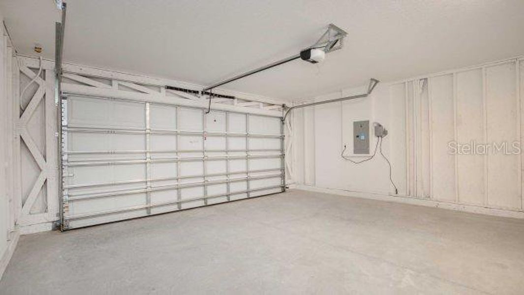 Spacious, unfurnished interior of a new home in Poinciana, Poinciana (Image 18).