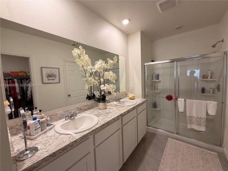 Furnished interior view inside a new home in , Port St. Lucie (Image 11).