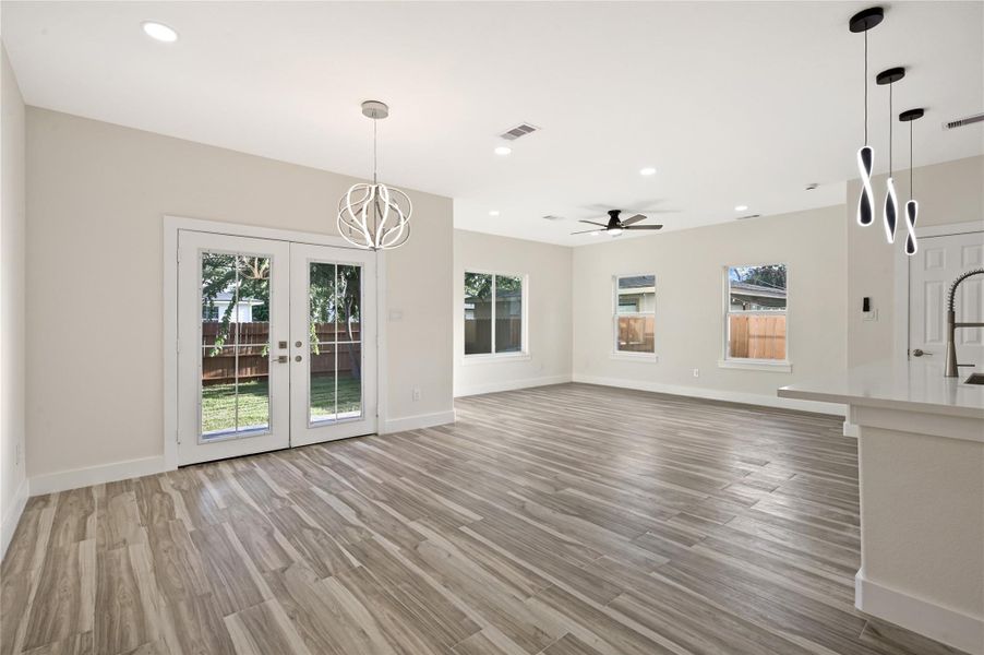Spacious, unfurnished interior of a new home in , Houston (Image 14).
