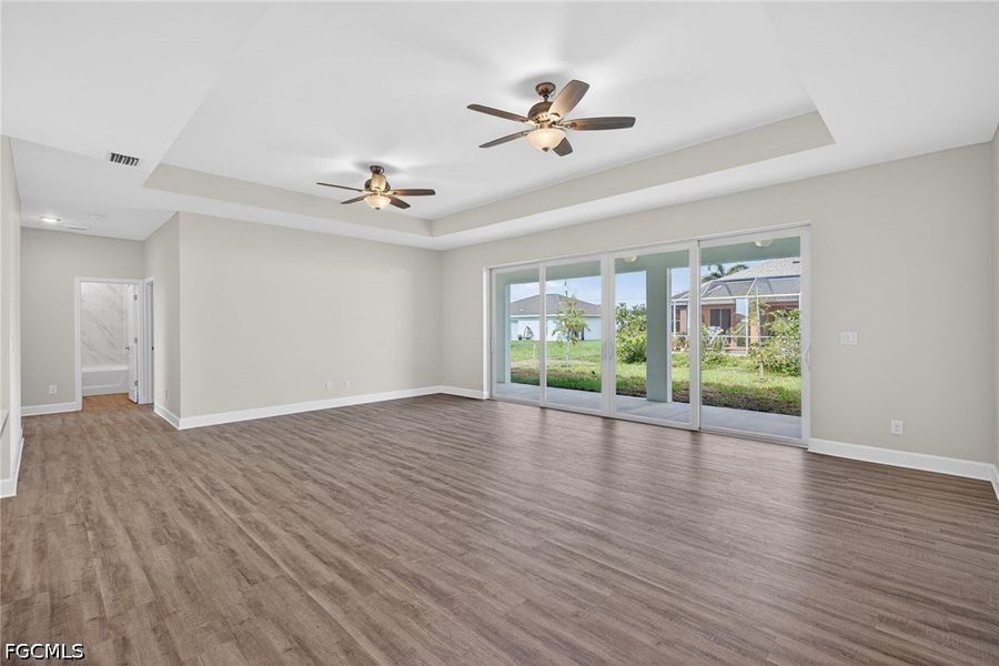 Spacious, unfurnished interior of a new home in Cape Coral, Cape Coral (Image 13).