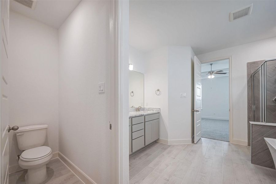 Furnished interior view inside a new home in Lago Mar, Texas City (Image 20).