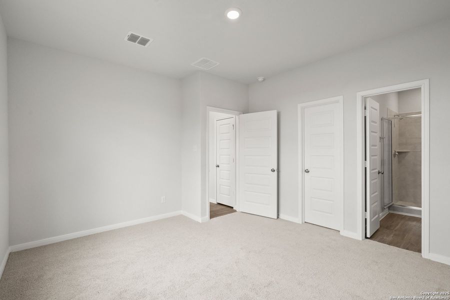 Spacious, unfurnished interior of a new home in Dauer Ranch, New Braunfels (Image 19). Spacious, unfurnished interior of a new home in Dauer Ranch, New Braunfels (Image 19).