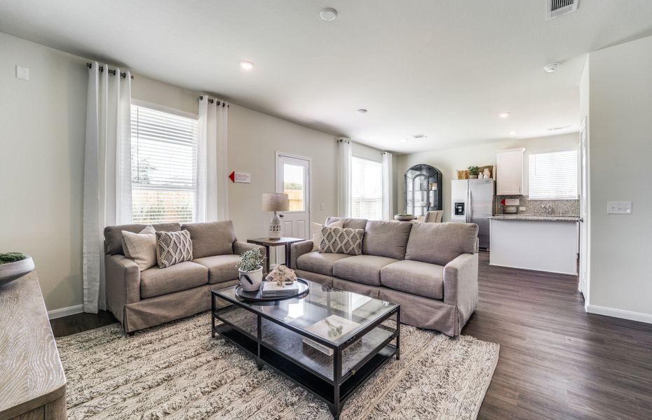 Representative furnished interior of a home built from the Pierce by Centex in Pinara Pines, Conroe (Image 5). Representative furnished interior of a home built from the Pierce by Centex in Pinara Pines, Conroe (Image 5).